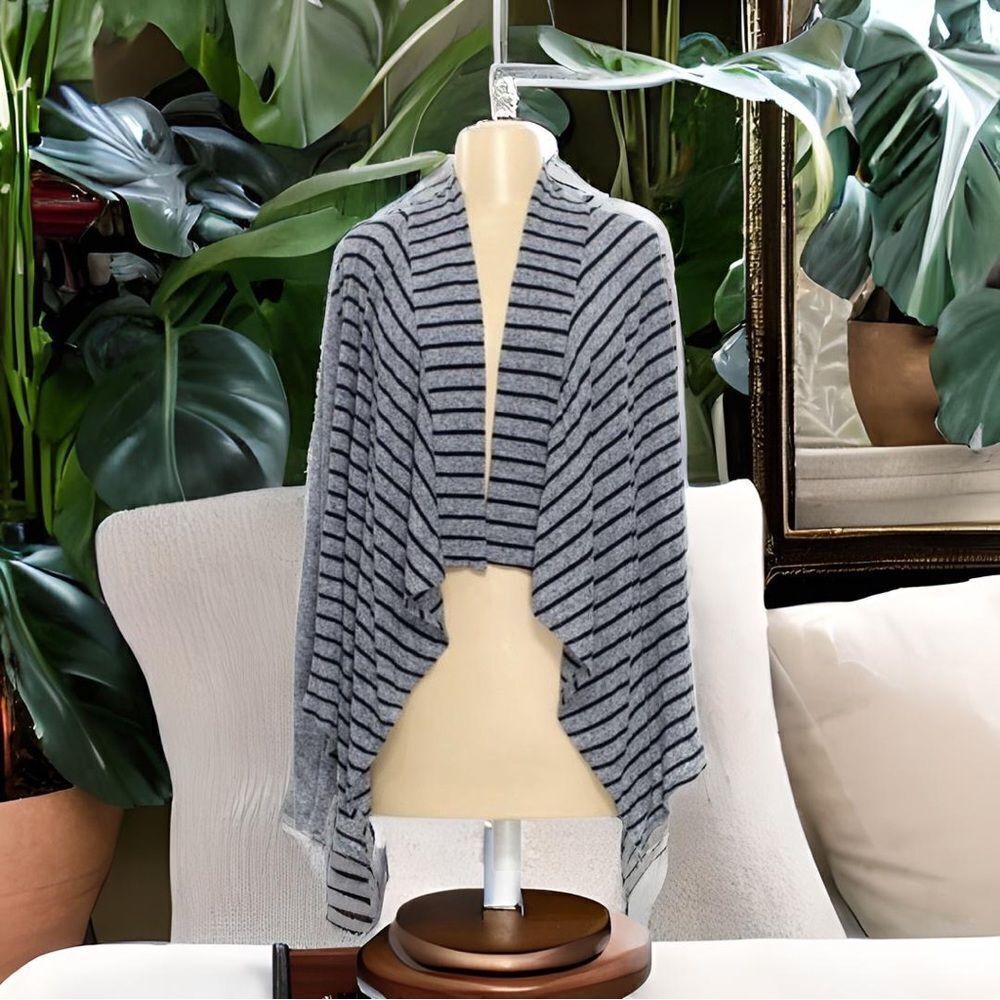 Great🎉 condition DEE ELLE gray striped open front cardigan, size S - Picture 2 of 4
